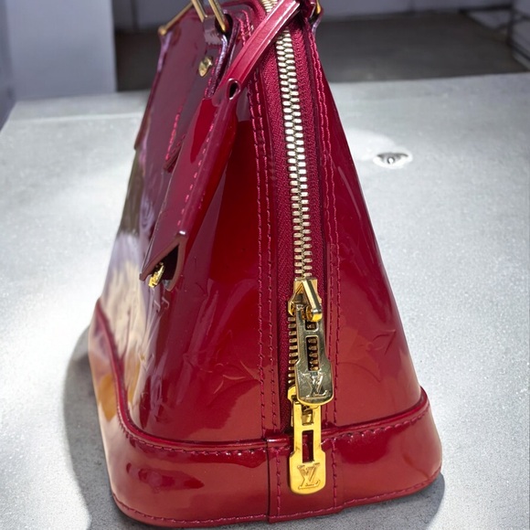 Red Vernis Louis Vuitton Alma BB - Picture 10 of 16